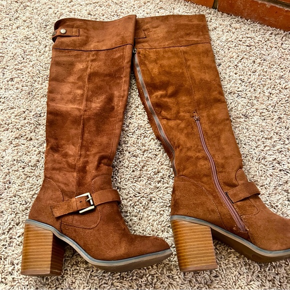 Rust suede-like over the knee boots 👢 - Picture 2 of 4